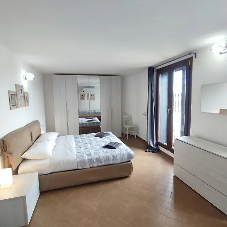 Bassani, Grande E Luminosa Ideale Per Gruppi Villa Infernetto